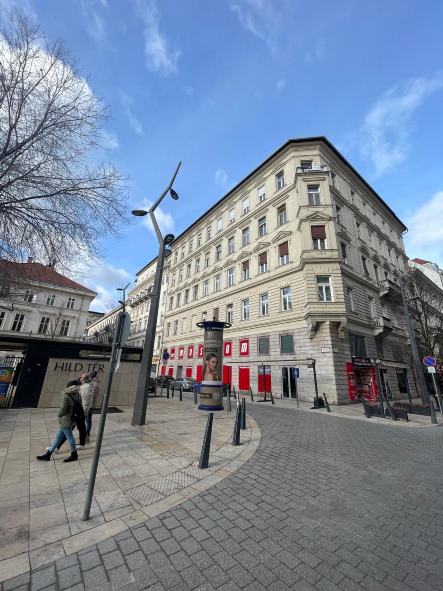 Dula Downtown Budapeste Exterior foto